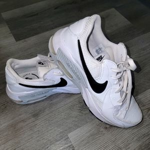 Barely worn Nike shoes